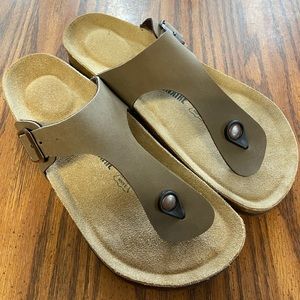 Cushionaire women’s sandals 9W